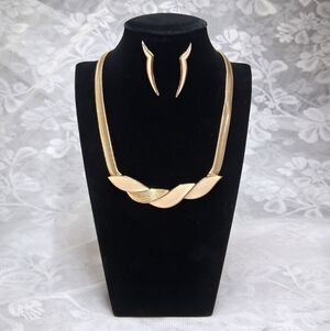 Vintage Trifari Necklace And Earrings Set Elegant Enamel 80s Herringbone Chain